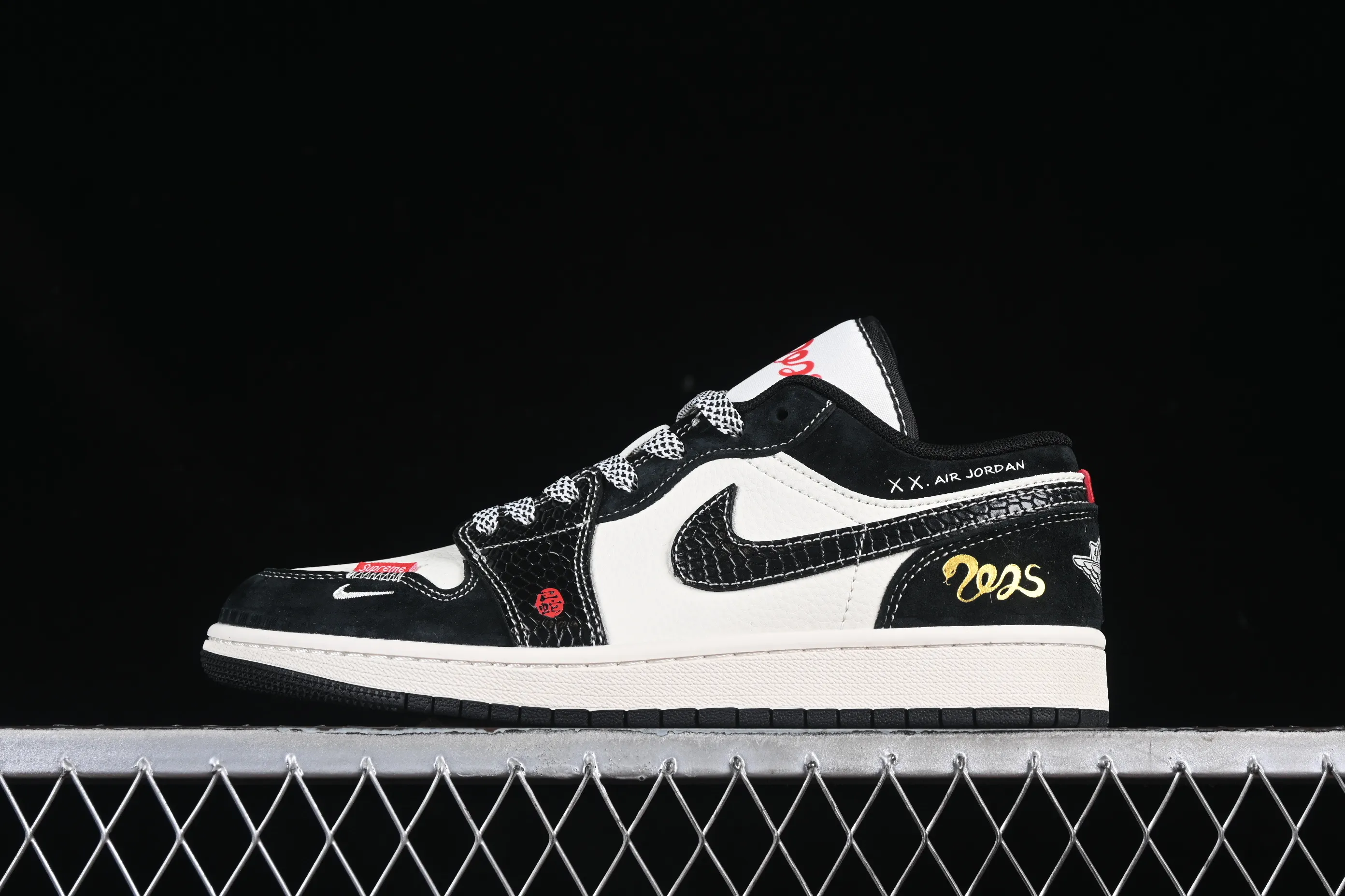 All categories Air Jordan Jordan series basketball shoes Air Jordan 1 Low High-end customized low-top sneakers Air Jordan 1 Low AJ1 Joe 1 Year of the Snake limited white and black snake pattern low-top cultural casual sneakers SJ9950-056